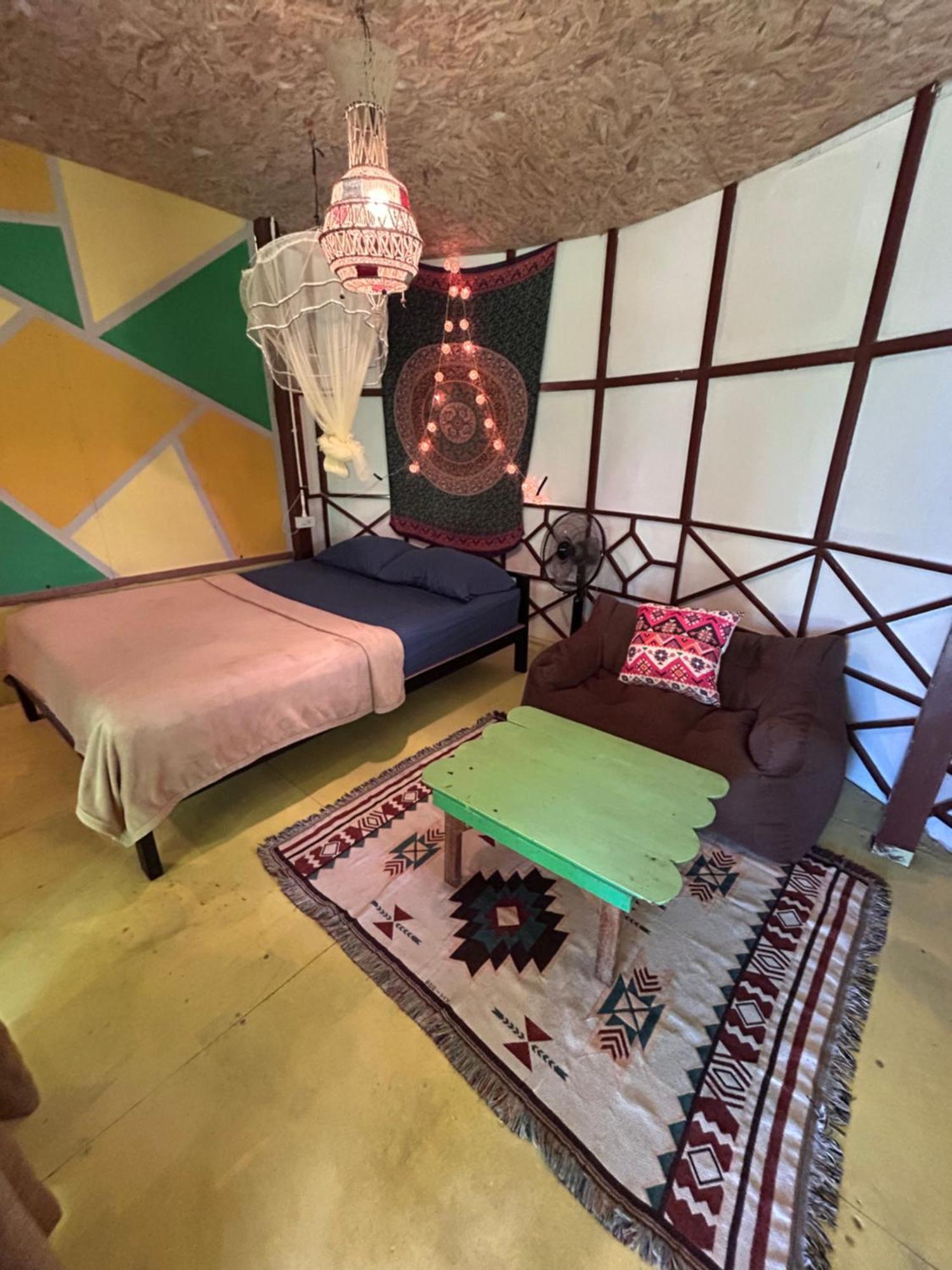 Hippy Hut *