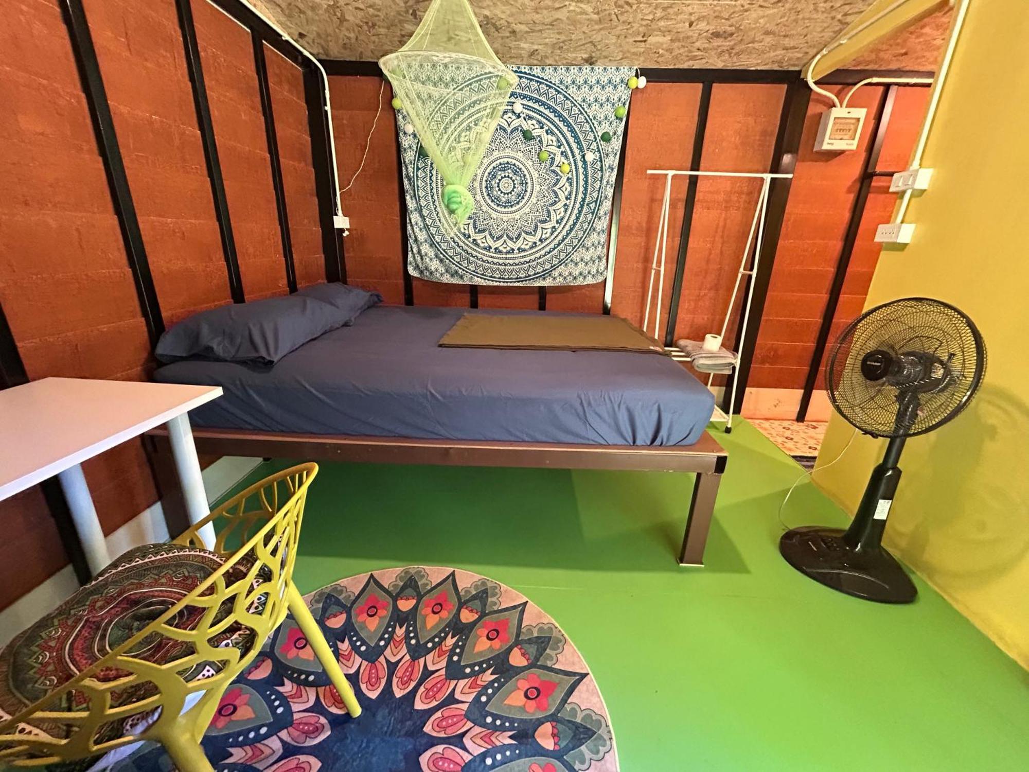 Hippy Hut *